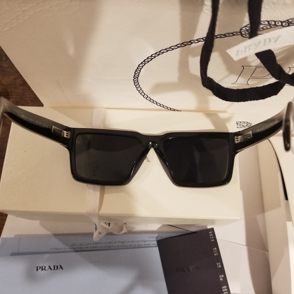 Prada Unisex Authentic Sunglasses from '22 season!!! Ray ban style - Picture 6 of 7